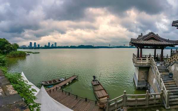 ‘PS快速制作出超级大片的天空效果图‘