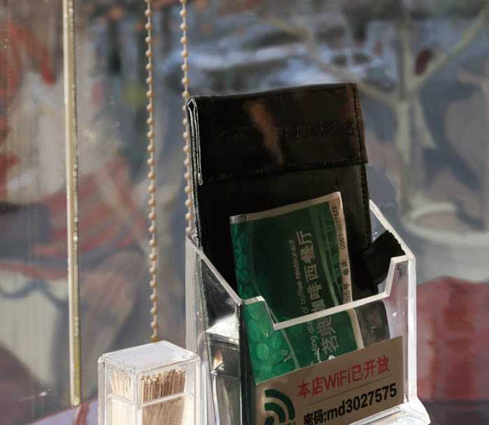 ‘PS鼠绘在茶餐厅静静等待的美女‘