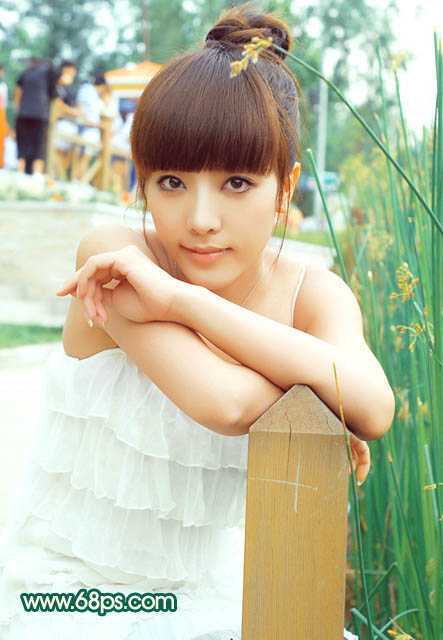 ‘Photoshop将美女图片调出柔美的粉青色‘