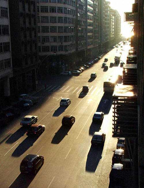 ‘PS合成大象漫步行走在城市道路上的图片特效‘