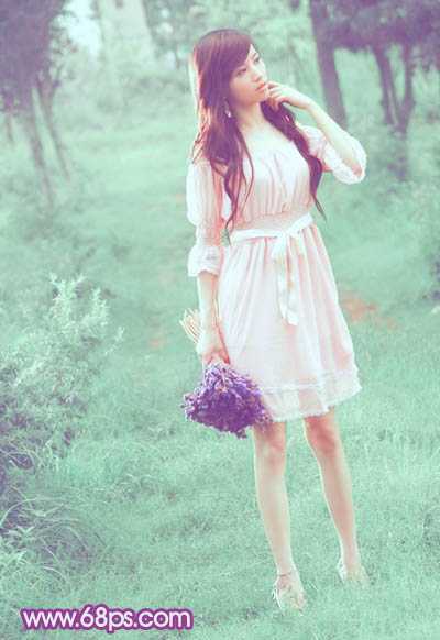 ‘Photoshop将树林美女图片调制出柔美的淡调青绿色‘