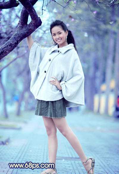 ‘Photoshop将外景人物图片调制出时尚的淡调蓝紫色效果‘