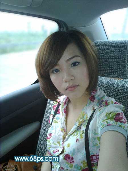 ‘Photoshop将偏暗手机美女照片调出柔美中性青色调‘