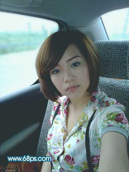 ‘Photoshop将偏暗手机美女照片调出柔美中性青色调‘