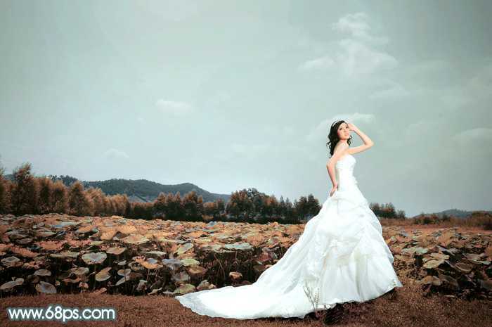 ‘Photoshop为荷塘边的美女加上古典青色调‘