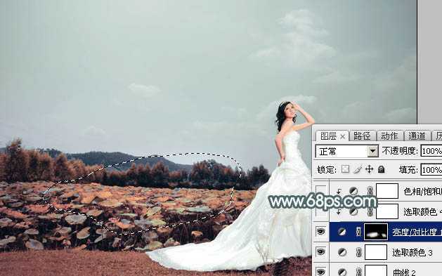 ‘Photoshop为荷塘边的美女加上古典青色调‘