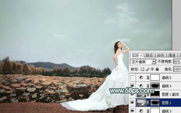 ‘Photoshop为荷塘边的美女加上古典青色调‘