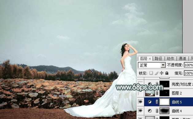 ‘Photoshop为荷塘边的美女加上古典青色调‘