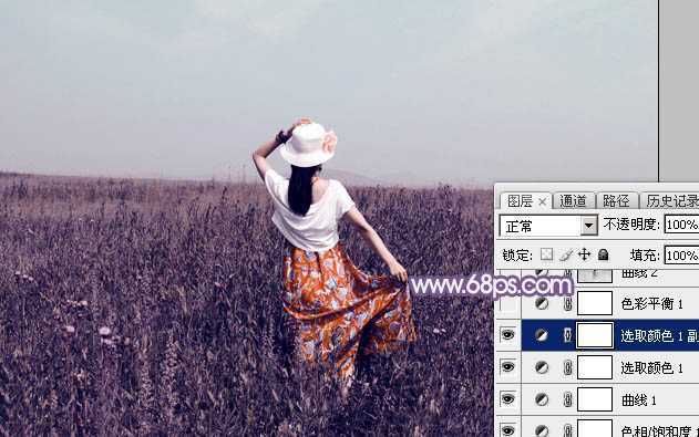 ‘Photoshop为旷野中的人物调制出流行的暗蓝色‘