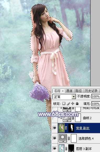 ‘Photoshop给树林中的美女加上梦幻的青蓝色‘
