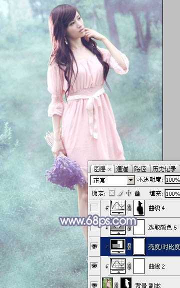‘Photoshop给树林中的美女加上梦幻的青蓝色‘