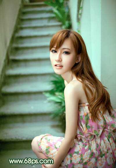 ‘Photoshop将楼梯边美女图片调制出甜美的青绿色效果‘