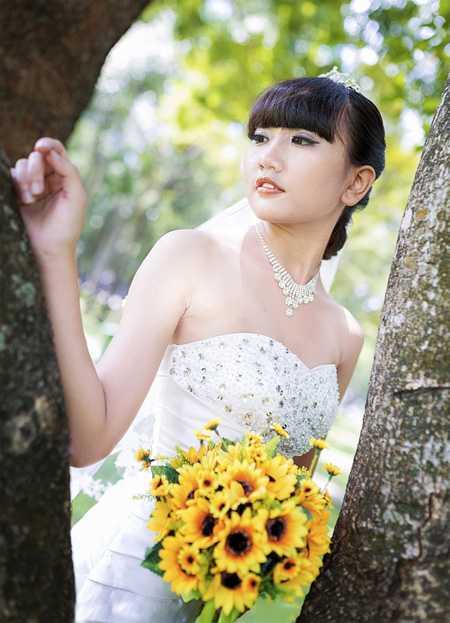 ‘Photoshop利用通道替换将外景人物图片打造出纯美的淡调蓝紫色效果‘