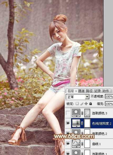 ‘Photoshop为坐石阶上的美女加上柔和的粉褐色‘