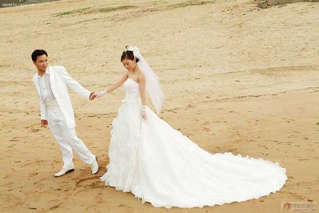 ‘Photoshop将海滩婚片调出绚丽梦幻的紫色‘