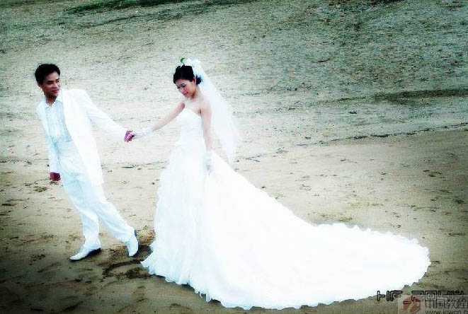 ‘Photoshop将海滩婚片调出绚丽梦幻的紫色‘