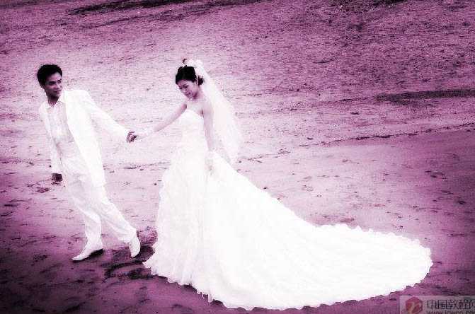 ‘Photoshop将海滩婚片调出绚丽梦幻的紫色‘