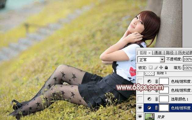 ‘Photoshop为依靠树干的美女调制出早秋黄褐色‘
