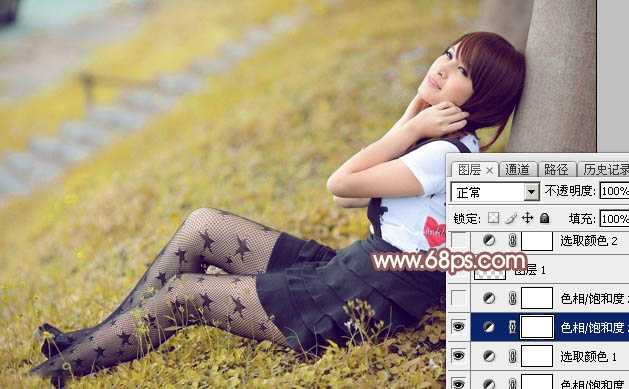 ‘Photoshop为依靠树干的美女调制出早秋黄褐色‘