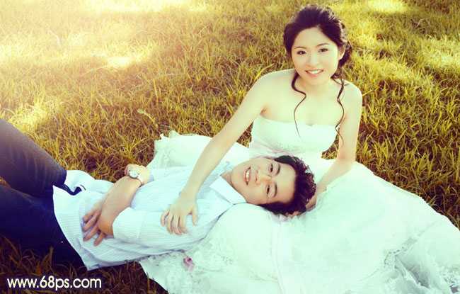 ‘Photoshop将草地婚片调成漂亮的暖调黄褐色‘