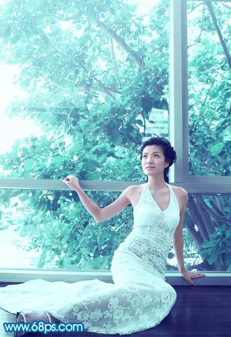 ‘Photoshop为窗户边上的美女图片调制出梦幻的青绿色‘