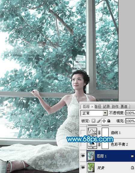 ‘Photoshop为窗户边上的美女图片调制出梦幻的青绿色‘
