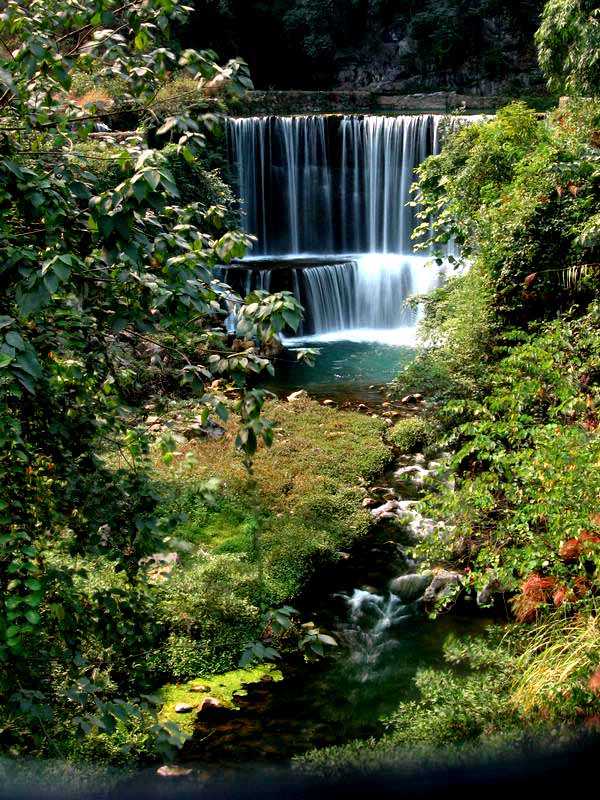 ‘PhotoShop将灰蒙蒙的瀑布风光照片增加色彩斑斓的效果‘