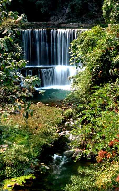 ‘PhotoShop将灰蒙蒙的瀑布风光照片增加色彩斑斓的效果‘