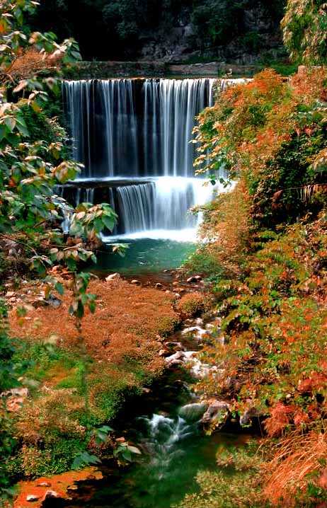 ‘PhotoShop将灰蒙蒙的瀑布风光照片增加色彩斑斓的效果‘