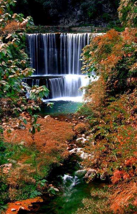 ‘PhotoShop将灰蒙蒙的瀑布风光照片增加色彩斑斓的效果‘