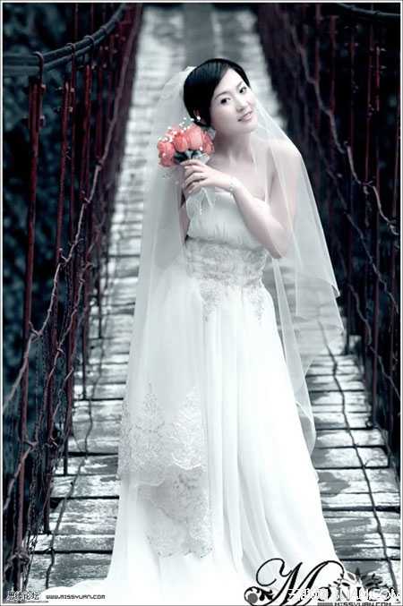 ‘PS将偏暗的婚照调出漂亮的淡雅色调‘