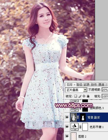 ‘Photoshop将外景人物图片调制出流行的暗调黄紫色‘