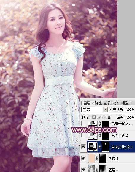 ‘Photoshop将外景人物图片调制出流行的暗调黄紫色‘