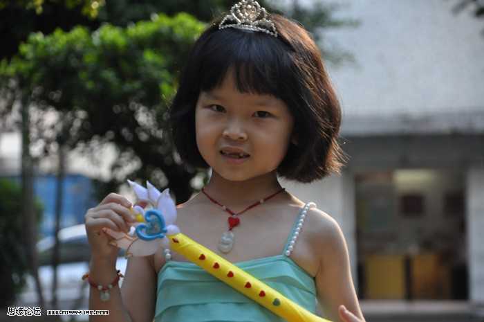 ‘PS将偏暗的童星照片打造出怀旧风格效果‘