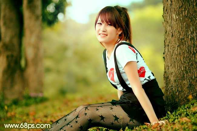 ‘Photoshop为树林美女图片增加甜美的黄绿色‘