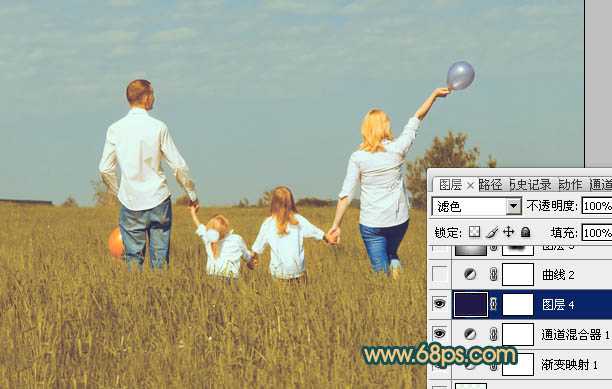 ‘Photoshop下将草地人物图片调成柔美的暗调橙红色‘