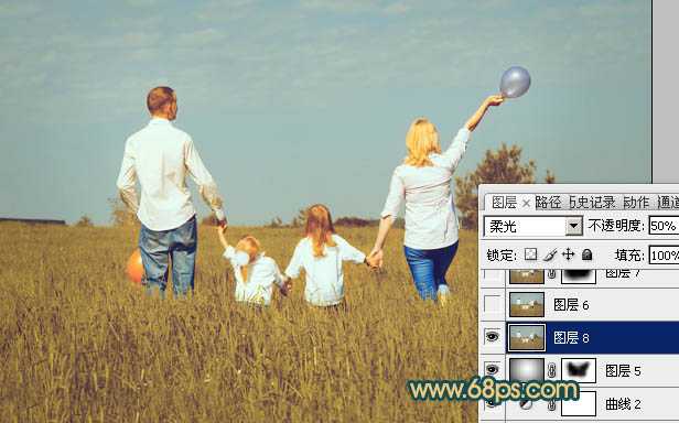 ‘Photoshop下将草地人物图片调成柔美的暗调橙红色‘
