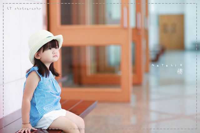小女孩×85mm镜头= 快乐构图 脚本之家