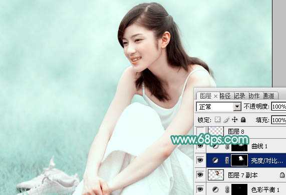 ‘Photoshop将草地人物图片调制出梦幻的青色调效果‘