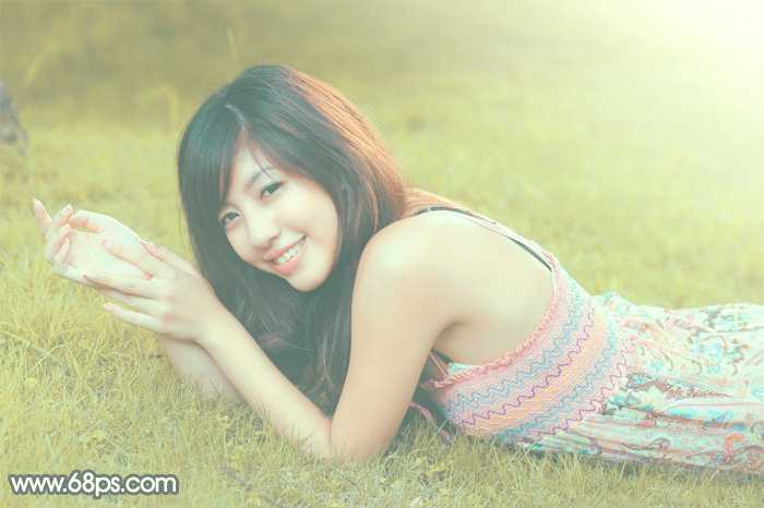 ‘Photoshop为草地美女调出唯美的暖黄色‘