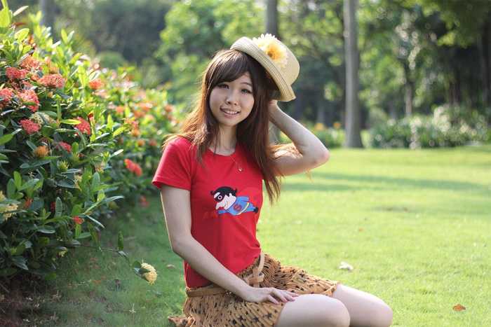 ‘Photoshop快速为草地上的人物图片增加阳光色‘