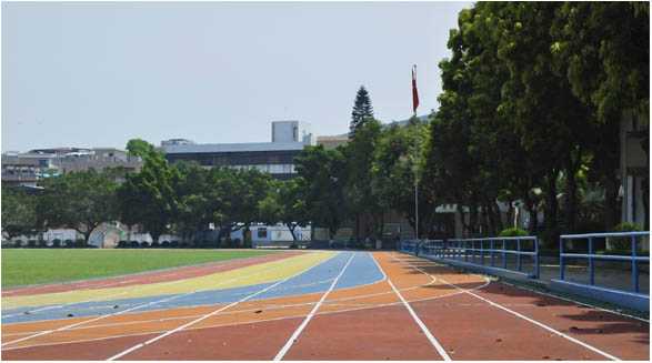‘PS利用滤镜把操场风景图片转为日系绘画效果‘