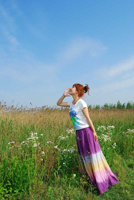 ‘Photoshop为草原人物增加漂亮的黄绿色效果教程‘