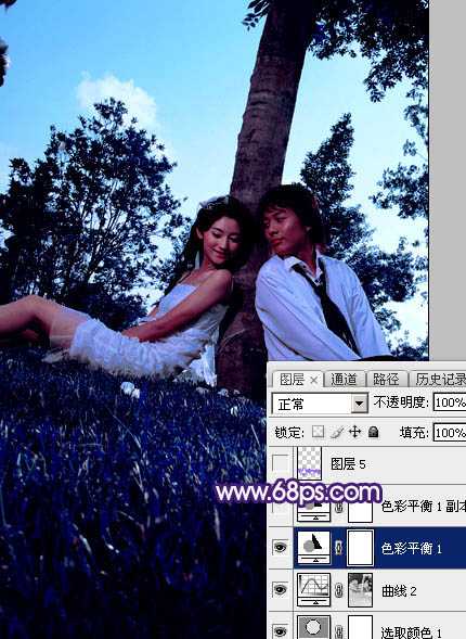 ‘Photoshop调出浪漫的星空背景草地情侣图片‘