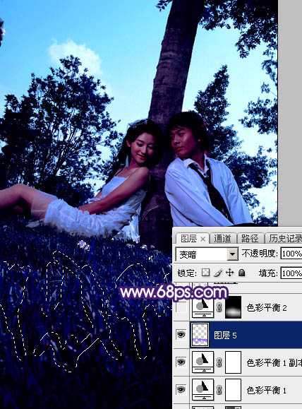 ‘Photoshop调出浪漫的星空背景草地情侣图片‘