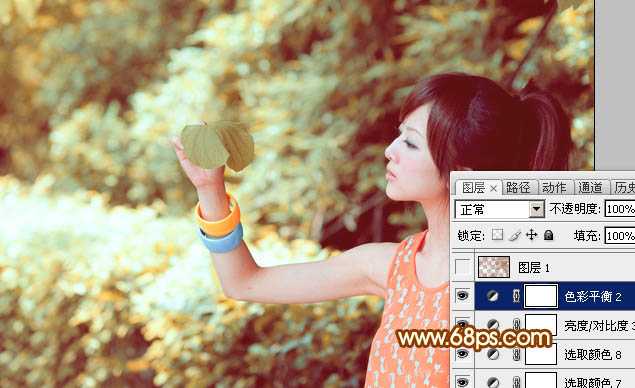 ‘Photoshop将绿树边的美女图片调出暖暖的唯美阳光色‘