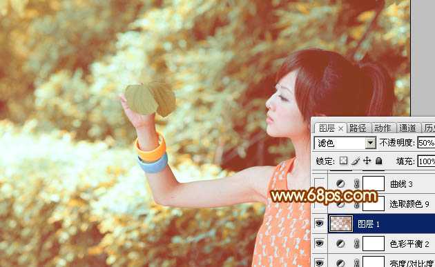 ‘Photoshop将绿树边的美女图片调出暖暖的唯美阳光色‘