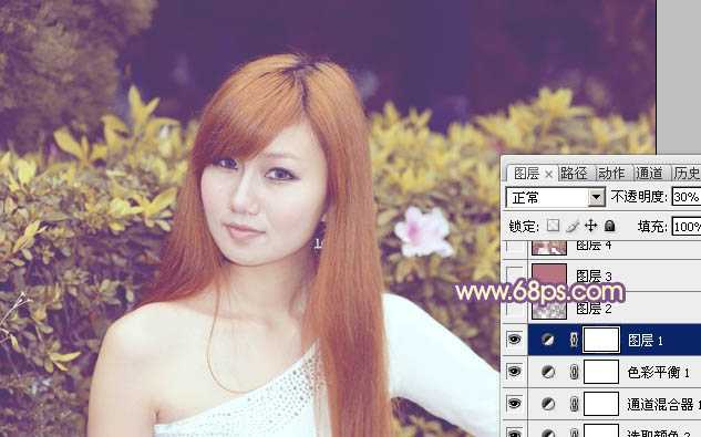 ‘photoshop为绿篱边的美女图片加上甜美的暖色‘