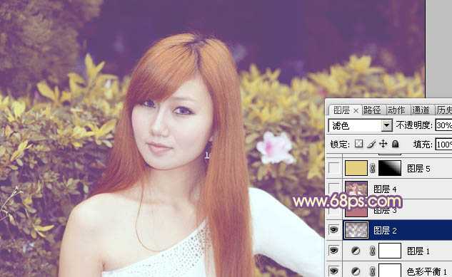 ‘photoshop为绿篱边的美女图片加上甜美的暖色‘