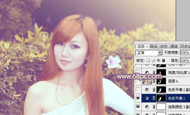 ‘photoshop为绿篱边的美女图片加上甜美的暖色‘